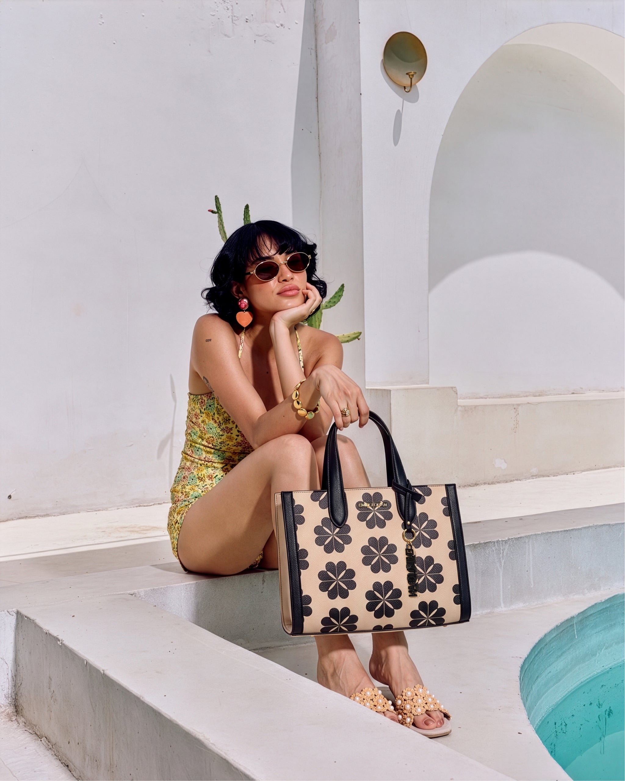 Daisy Bloom Tote Bag - Black